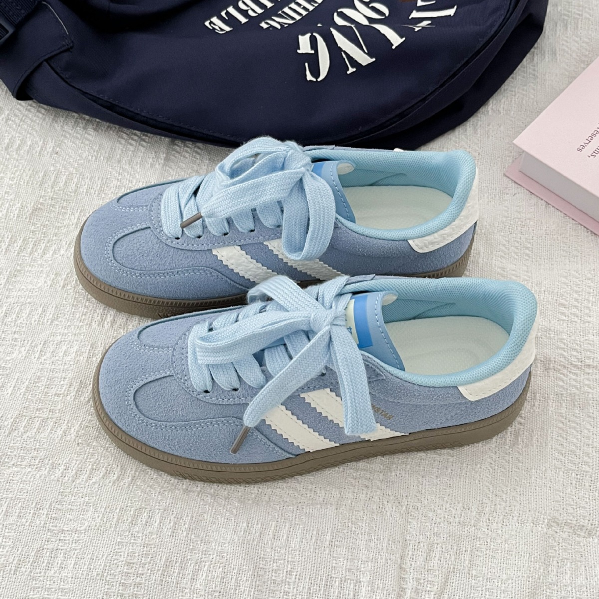 Vintage-style sneakers for wom – Guipure Lace Panel recenzja i cena